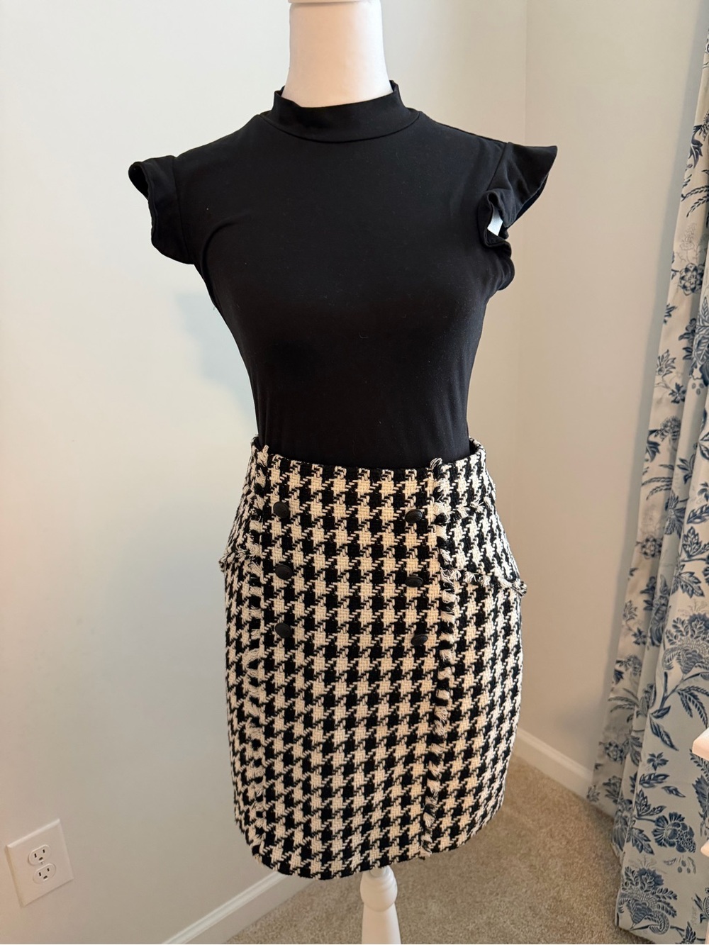Express Houndstooth skirt